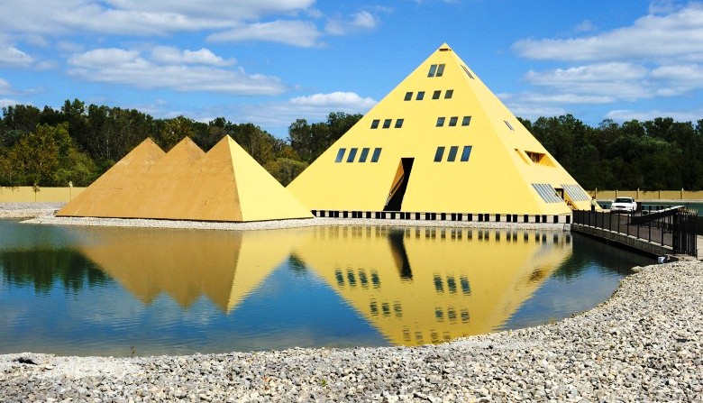 Gold Pyramid House – Wadsworth, IL, USA