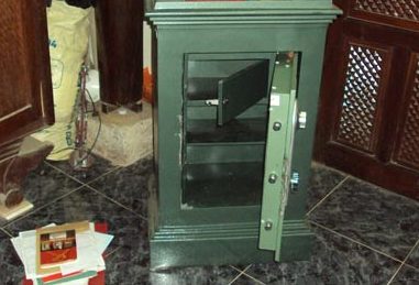 Trộm tài sản trong két sắt