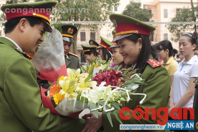 Khai mạc giải bóng chuyền nữ