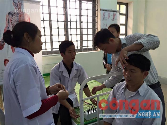 Lối thoát nào cho trung cấp ngành y?