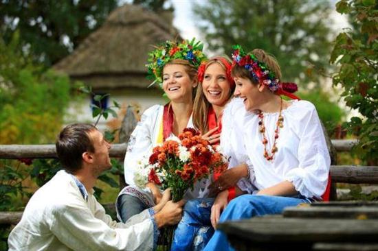 Thế giới mừng ngày 8/3: Nhiều hình thức, một nội dung