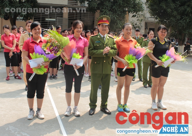 Bế mạc giải bóng chuyền chào mừng ngày Quốc tế phụ nữ