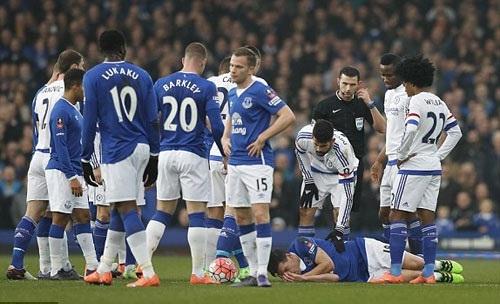 Everton - Chelsea: Hối hận thì đã muộn