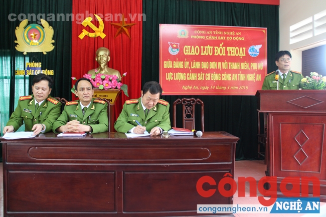 Đối thoại giữa Đảng ủy, lãnh đạo đơn vị với thanh niên, phụ nữ