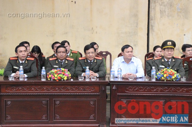 Các đại biểu tới dự