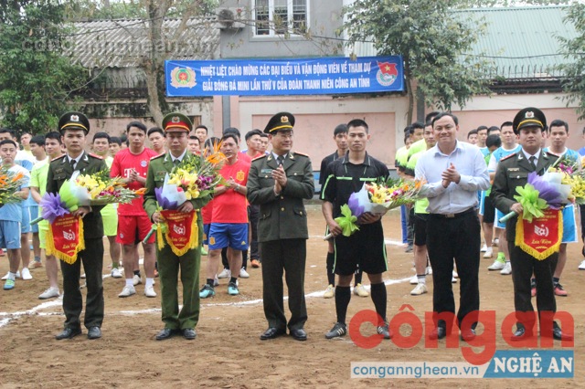 Đoàn Thanh niên Công an tỉnh: Khai mạc giải bóng đá mini