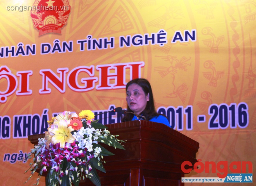 Đ/c Cao Thị Hiền- Ủy viên BTV Tỉnh ủy, Phó Chủ tịch HĐND tỉnh khai mạc hội nghị
