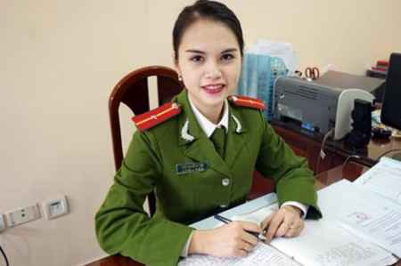 'Bóng hồng' mang áo lính