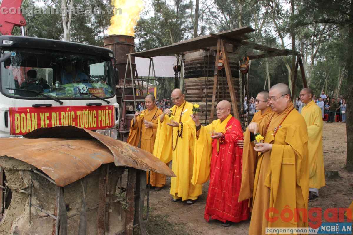 Lễ đúc Đại hồng chung tại chùa Đức Hậu