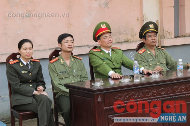 Các đại biểu tới dự