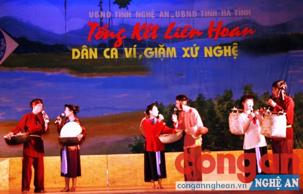 Không gian diễn xướng được tái hiện tại các liên hoan dân ca ví, giặm