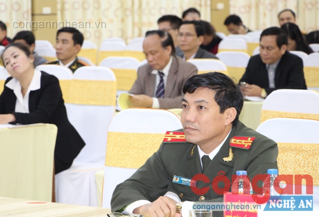 Đồng chí Đại tá Lê Khắc Thuyết - Phó Giám đốc Công an tỉnh, Phó ban Thường trực Nhân quyền tỉnh dự hội nghị