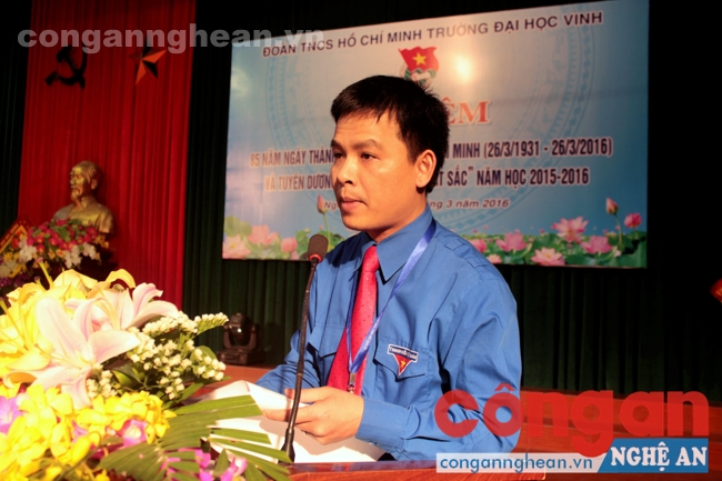 Đồng chí Nguyễn Anh Chương, Bí thư Đoàn trường ĐH Vinh ôn lại truyền thống của Đoàn TNCS Hồ Chí Minh