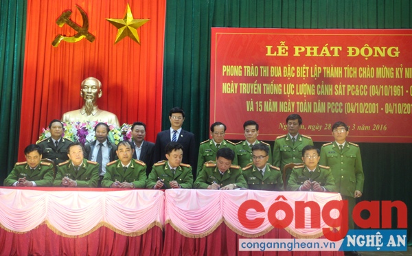 Đại diện các đơn vị ký kết giao ước thi đua