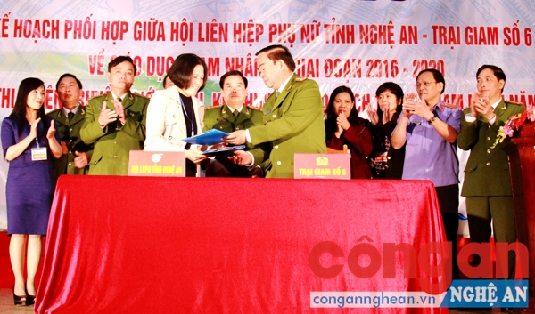 Ký kết phối hợp giáo dục phạm nhân nữ giữa Trại giam số 6 với Hội LHPN Nghệ An