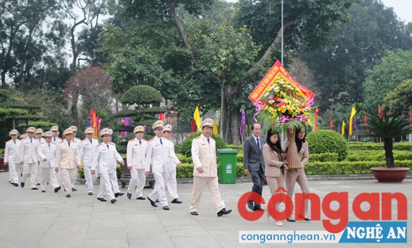 Phòng Cảnh sát QLHC về TTXH Công an tỉnh Nghệ An báo công với Bác