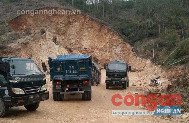 Khai thác đất trái phép tràn lan