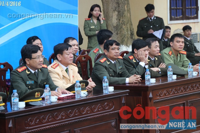 Các đại biểu tới dự