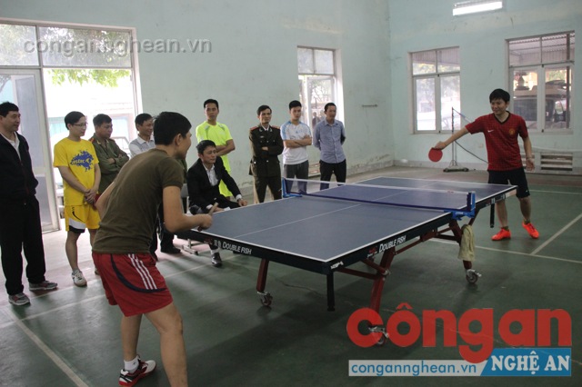 Thi đấu bóng bàn