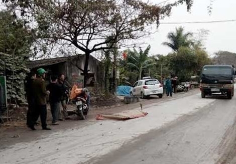 Tài xế ôtô đâm chết người rồi bỏ trốn
