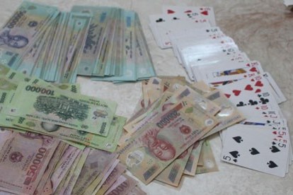 Một ngày, bắt 2 nhóm, 14 đối tượng đánh bạc