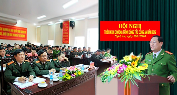 Đồng chí Đại tá Nguyễn Hữu Cầu, Ủy viên Ban Thường vụ Tỉnh ủy, Bí thư Đảng ủy, Giám đốc Công an tỉnh phát biểu chỉ đạo tại Hội nghị triển khai chương trình công tác năm 2016 của Phòng Tham mưu Công an Nghệ An