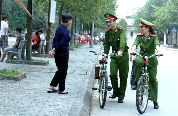Thân quen hình ảnh chiến sỹ Công an 'đạp xe xuống phố'