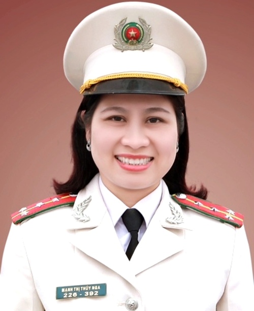 Đại úy Mạnh Thị Thúy Nga