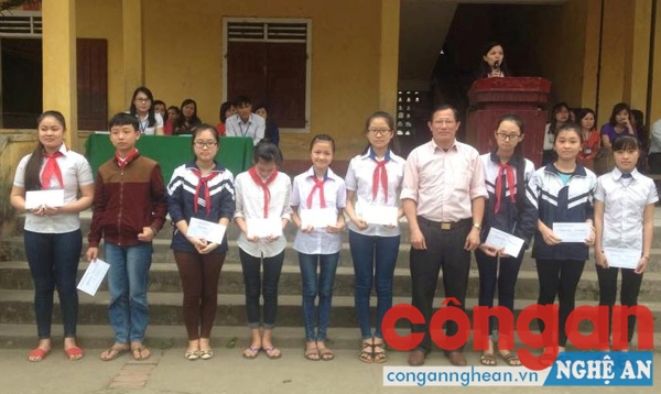 Bức thư gửi mẹ: Khoả lấp những miền hao khuyết