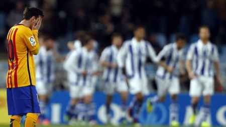 Messi vò đầu bứt tóc, Barca thua trận