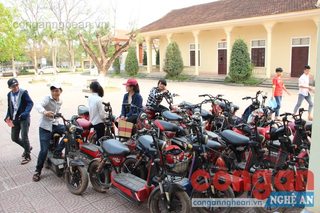 Đến trường học đăng ký xe mô tô điện, xe máy điện cho học sinh