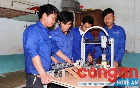 Sáng tạo hệ thống sắp xếp sản phẩm độc hại của 4 sinh viên trẻ