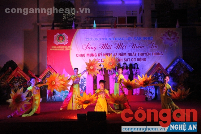 Tiết mục đơn ca của cán bộ Chi đoàn PCCC