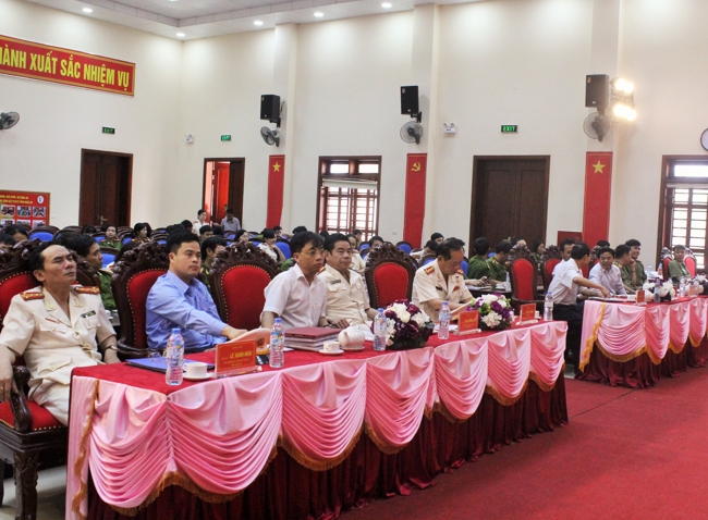 Đại biểu tham dự buổi lễ