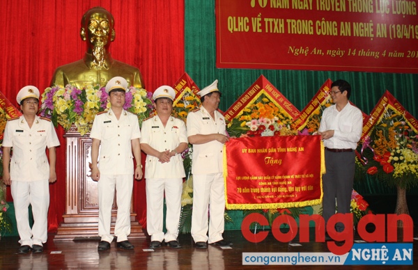 Kỷ niệm 70 năm Ngày truyền thống lực lượng QLHC về TTXH