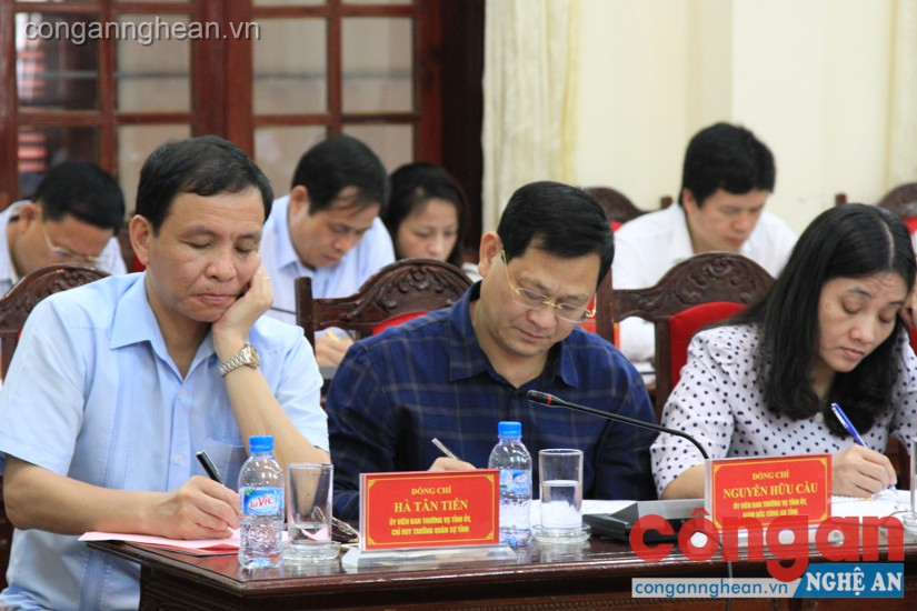 Các đại biểu tham gia hội nghị