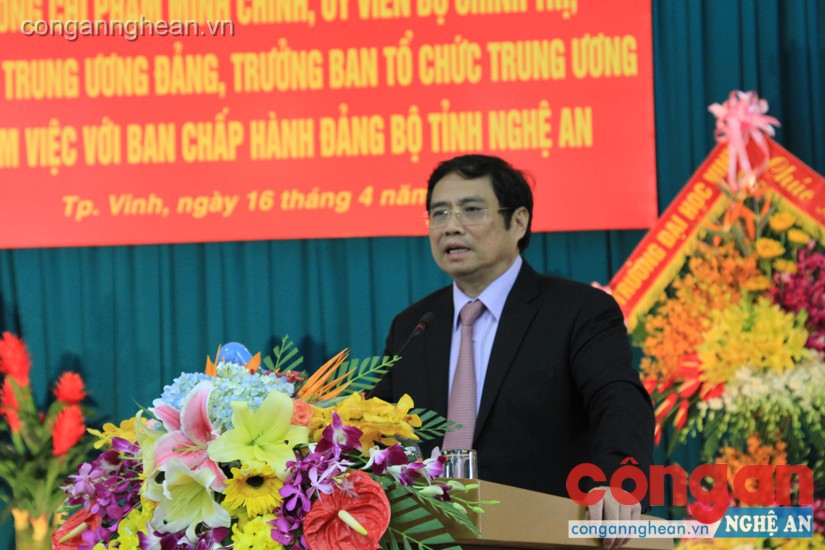 Đồng chí Phạm Minh Chính- Ủy viên Bộ Chính trị, Bí thư TW Đảng, Trưởng Ban Tổ chức TW ghi nhận và đánh giá cao kết quả Nghệ An đạt được trong những năm qua