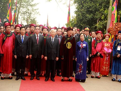 Tổng Bí thư dâng hương tưởng niệm các Vua Hùng