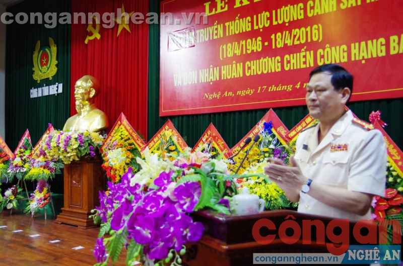 Đồng chí Đại tá Nguyễn Hữu Cầu, Ủy viên BTV Tỉnh ủy, Bí thư Đảng ủy, Giám đốc Công an Nghệ An phát biểu tại lễ kỉ niệm