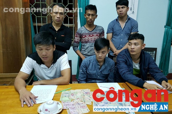 6 đối tượng chơi 'xóc đĩa' tại phòng trọ