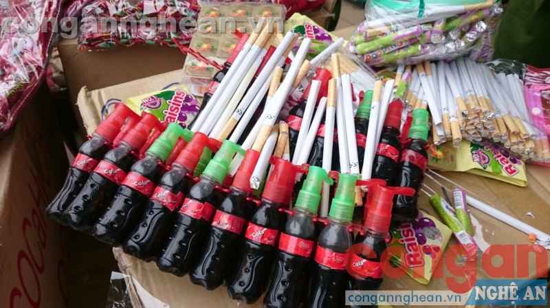 Những chai nước Cola trông bắt mắt, kích thích trẻ em