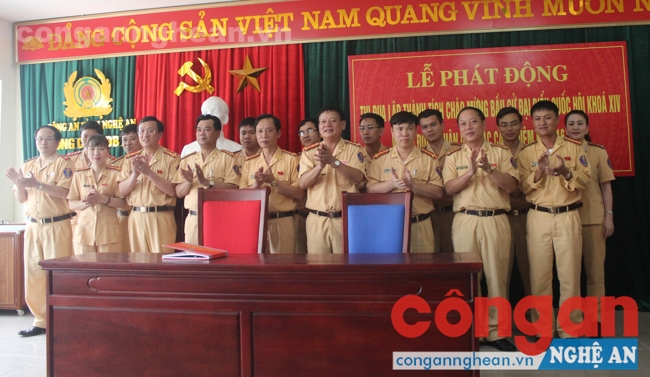 Ký cam kết tham gia đợt thi đua