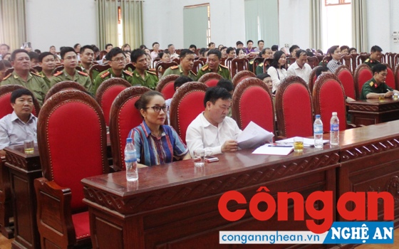Các cứ tri tham dự hội nghị