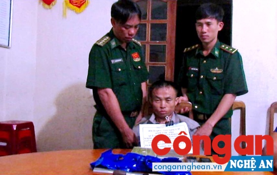 Bắt đối tượng người Lào vận chuyển ma túy qua biên giới