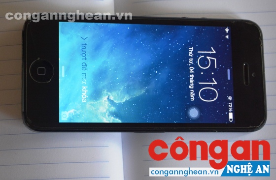 Chiếc điện thoại Iphone 5 mà T. dùng để chụp ảnh “nóng” tống tình chị H.