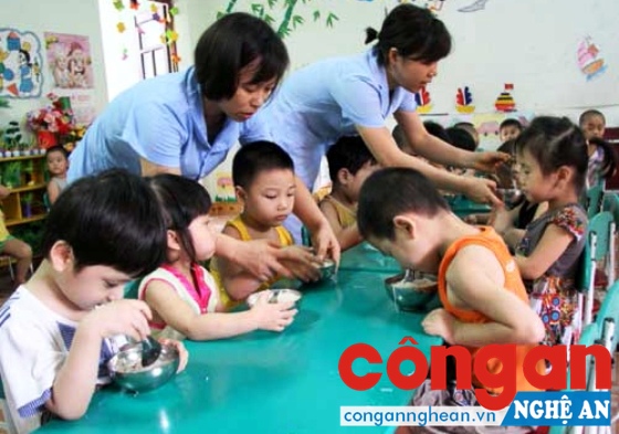 Thực phẩm 'bẩn' và nỗi lo học đường