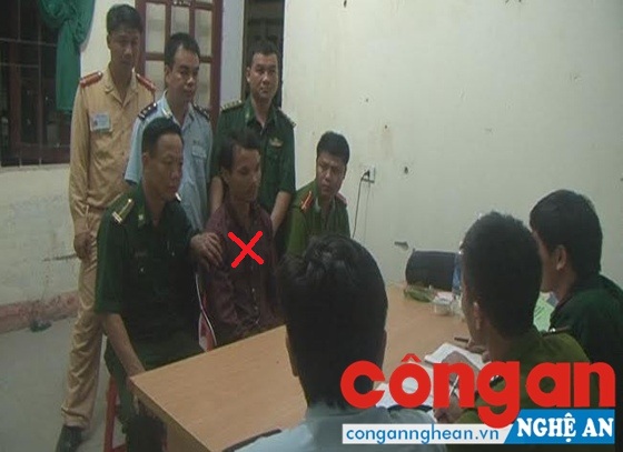 Cơ quan điều tra đang lấy lời khai của đối tượng Huấn (dấu x đỏ)
