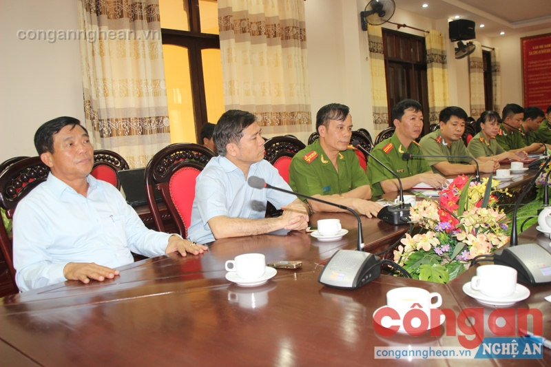 Các đại biểu tới dự