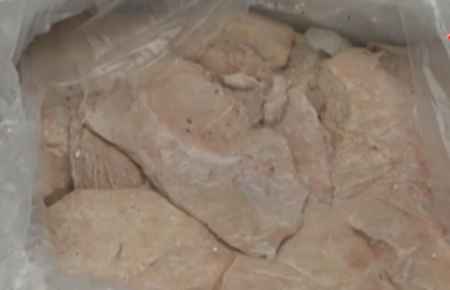 Bắt lô hàng nầm lợn mốc xanh tại biên giới