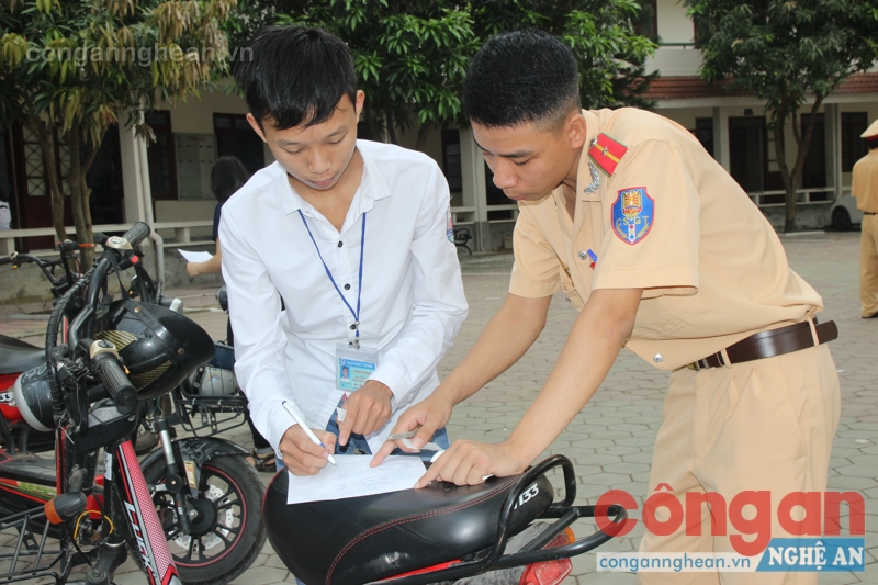Hưỡng dẫn các em làm thủ tục đăng ký